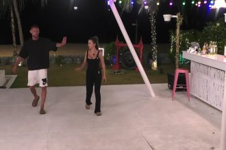 Insula iubirii sezonul 10 episodul 15. Încă o concurentă se lasă pradă ispitei: „Sentimentele trebuie eliberate”